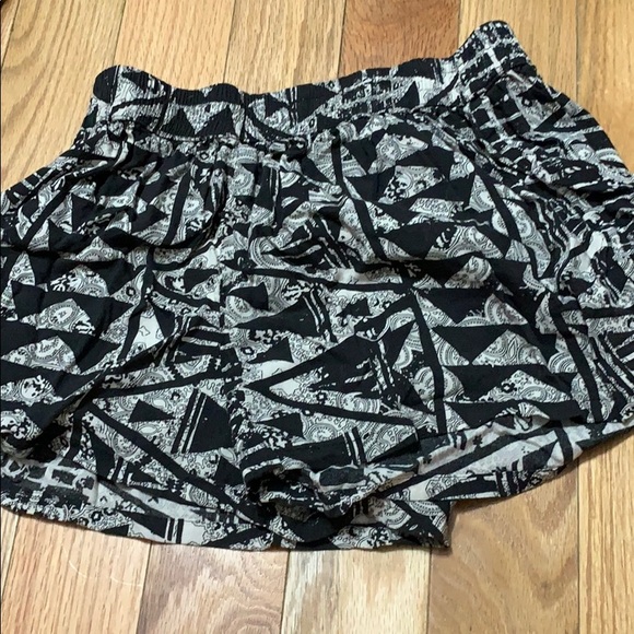 Tribal shorts - Picture 1 of 1